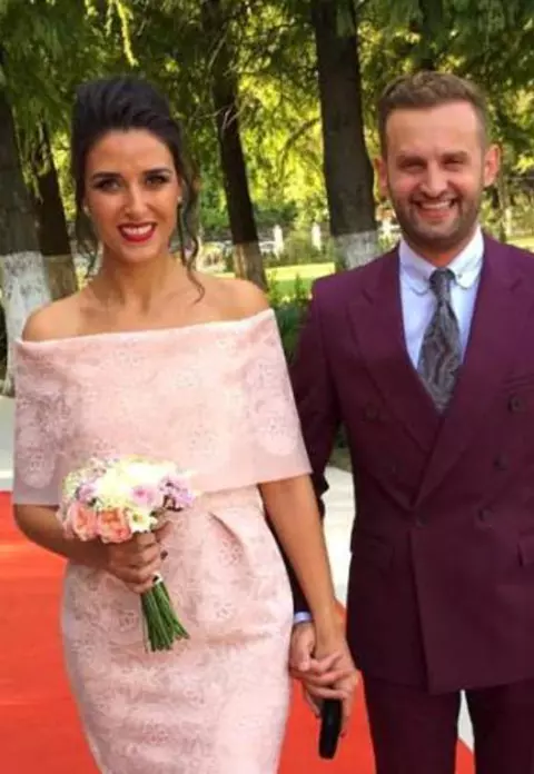 Sorin Brotnei, departe de soția însărcinată. Artistul urmează să aibă o fetiță