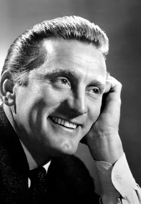 La 101 ani, Kirk Douglas este cel mai longeviv străbunic din Cetatea Filmului