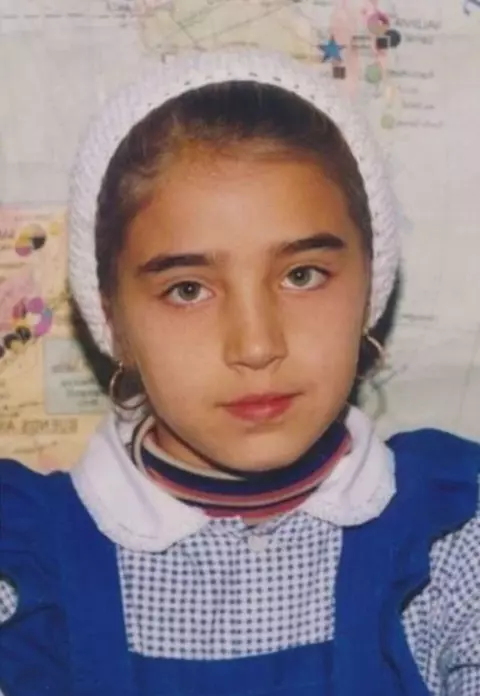 Cum arătau vedetele în prima zi de școală. Imagini rare cu celebritățile de la noi
