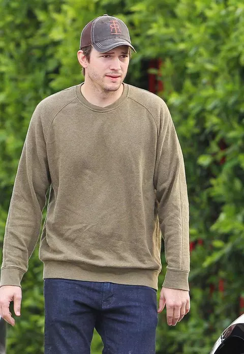 Ashton Kutcher a făcut accident. A lovit un tânăr cu maşina