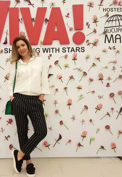 Primele imagini cu Carmen Brumă topless. Vedeta se mândreşte cu un aşa corp