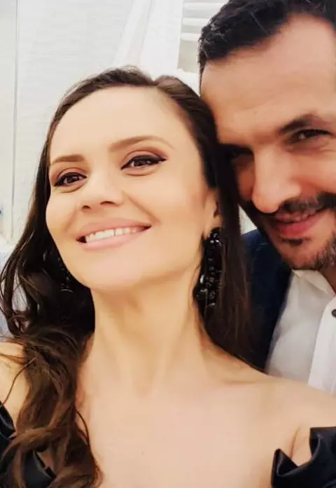 Cum a cerut-o în căsătorie Mădălin Ionescu pe Cristina Şişcanu. Amândoi erau goi