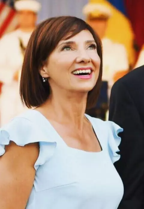 Carmen Iohannis a purtat o ținută mai puțin obișnuită pentru ea, la dineul de la Palatul Buckingham