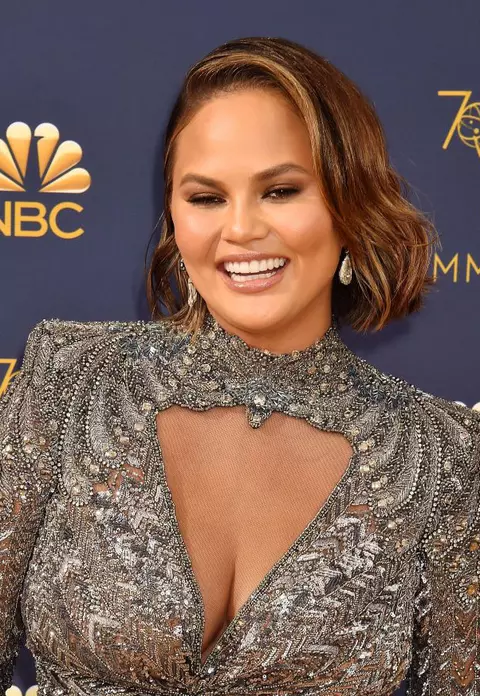 Ce ascunde Chrissy Teigen... Modelul a recunoscut apelează la Photoshop!