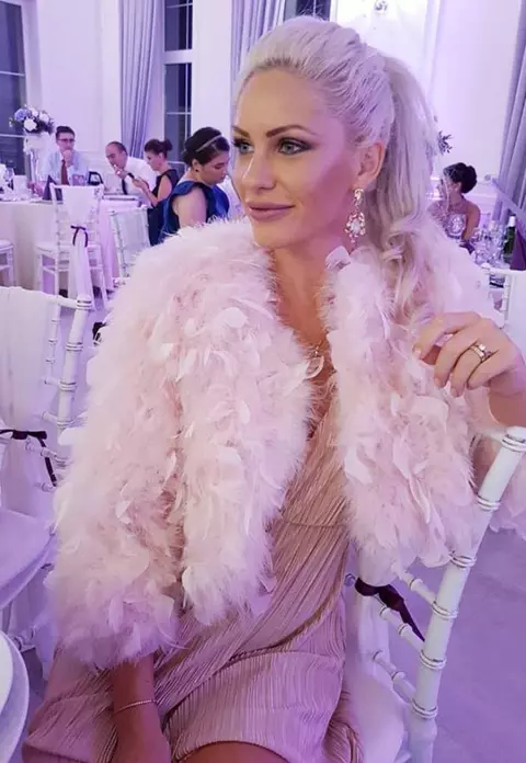 Ce face Hannelore de la Insula iubirii, după terminarea emisiunii. Are mai multe ocupații din care vrea să facă bani!
