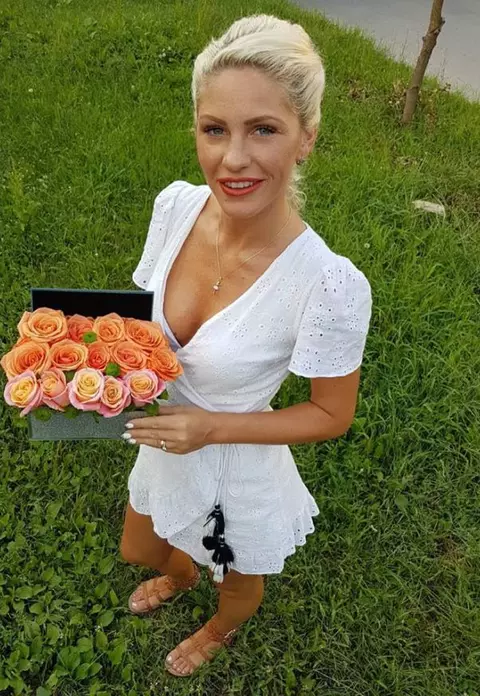 Trecutul iese la iveală! Cum arăta și cum s-a lăsat fotografiată Hannelore când avea doar 16 ani