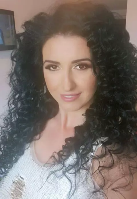 Câţi bani a furat Mirela de la Insula Iubirii înainte de a face închisoare. Şi-a primit pedeapsa
