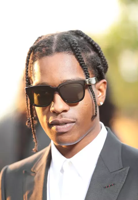 A$AP Rocky a apărut pe covorul roșu arătând ca o... bunicuță în Gucci!