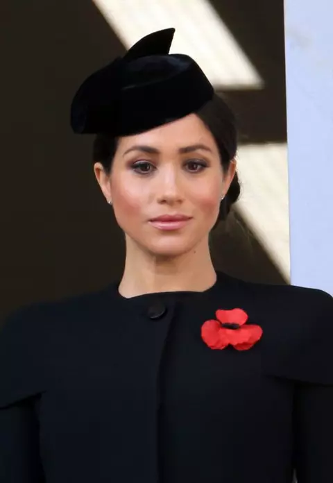 De ce Meghan Markle nu a stat alături de Regină și de Kate Middleton de Remembrance Day. Fanii se tem că a căzut în dizgrație...