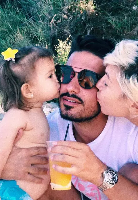 Crăciunul în familia lui Sore. Cântăreaţa vrea să creeze o sărbătoare de basm pentru Erin, fiica sa