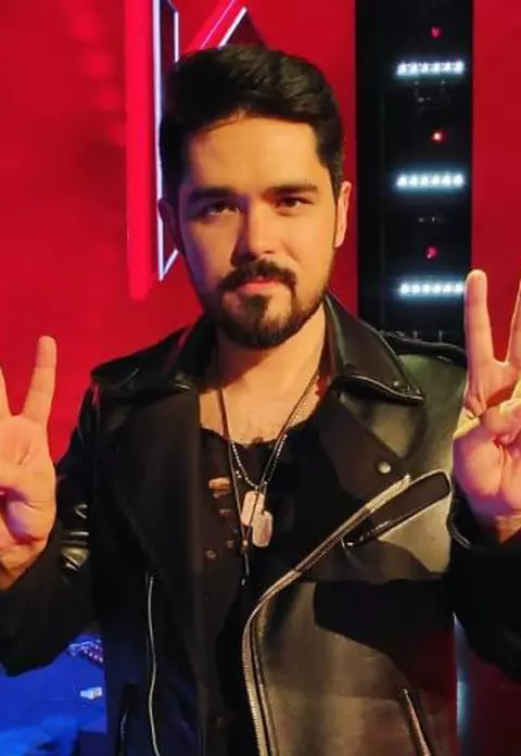 Cine e Vitalie Maciunschi, semifinalistul de la Vocea României? Interpretul cântă pop, jazz, musical și operă!