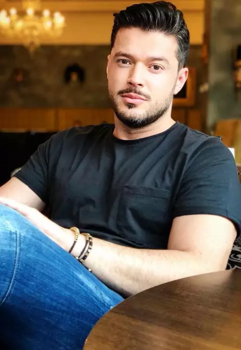 Prima imagine cu Victor Slav și iubita lui. Raluca este cea care a înlocuit-o pe Bianca Drăgușanu