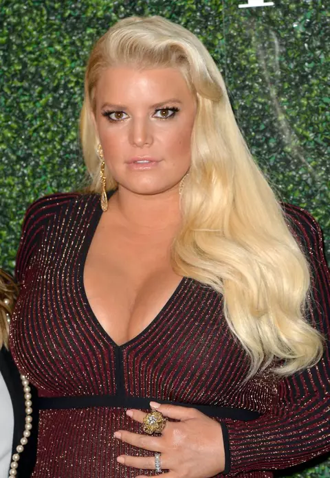 Jessica Simpson a născut al treilea copil. Iată prima fotografie cu fetița