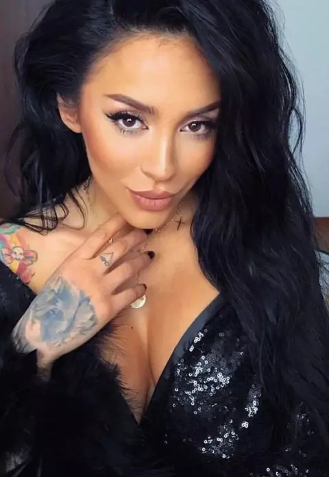 Ruby și-a făcut 2 operații estetice în secret, la 18 ani. Acum are probleme grave cu sânii!