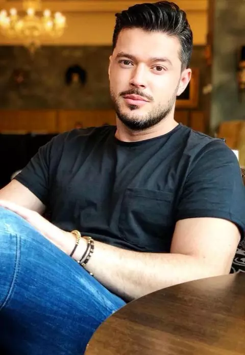 Victor Slav, primele declarații după ce s-a scris că s-ar fi despărțit de Raluca. Prezentatorul e fericit