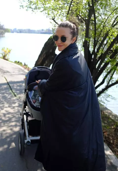 Adela Popescu și-a retras băiețelul de la grădiniță. Alexandru s-a acomodat deja cu frățiorul