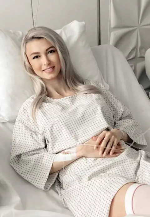 Filmările ei de pe patul de spital au stârnit cele mai mari controverse! Cât a câștigat Andreea Bălan de la YouTube, în ultima lună!