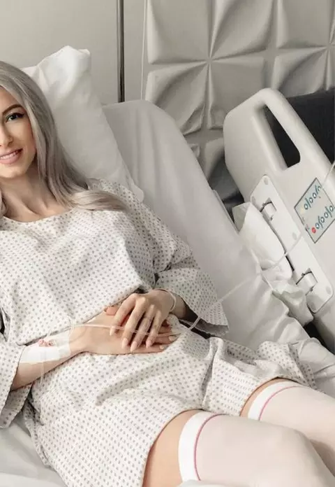 Andreea Bălan a fost pusă la zid, după ce a apărut machiată pe patul de spital. Ce a spus vedeta în apărarea ei