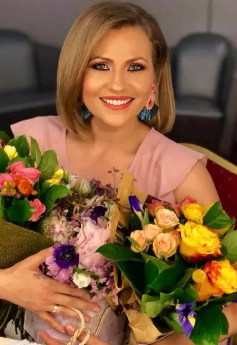 Mirela Vaida și-a scos băiețelul la plimbare. Tudor Ștefan are doar o săptămână de când a venit pe lume: ”Și ce dacă plouă?”
