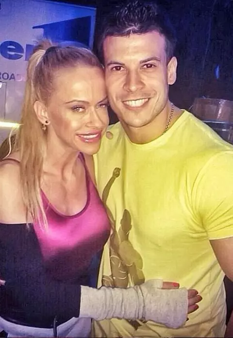 Cum arată fratele Andei Adam. Vlad este fotomodel și locuiește în Australia