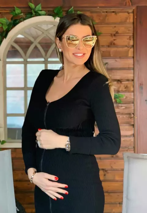 Îți amintești de Laura Teodoru, știrista de la Digi? S-a retras de la TV și e însărcinată în luna a șaptea! Cum arată acum
