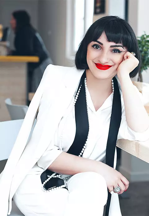 Ana Morodan şi-a schimbat look-ul. „Contesa digitală” seamănă acum cu Marilyn Monroe