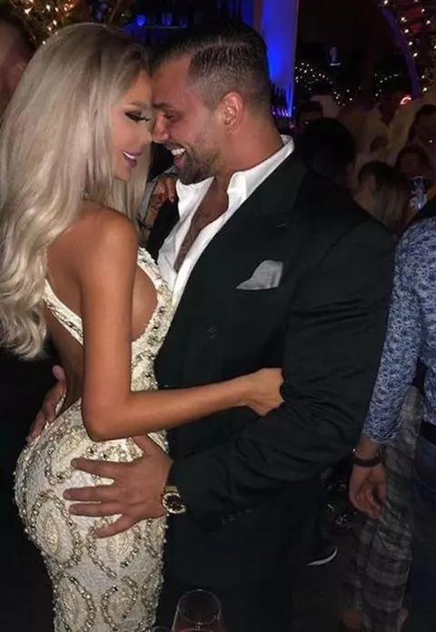 Alex Bodi a cerut-o în căsătorie pe Bianca Drăgușanu. Cum arată inelul pe care i l-a pus pe deget