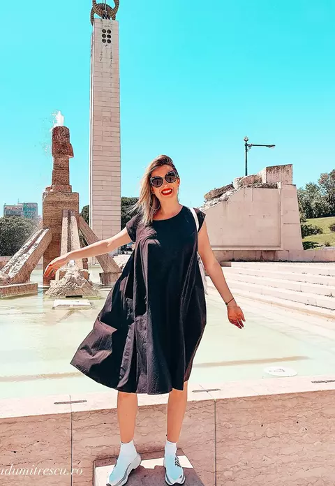 Diana Dumitrescu s-a pozat în costum de baie, cu burtica de gravidă la vedere. E în luna a cincea de sarcină