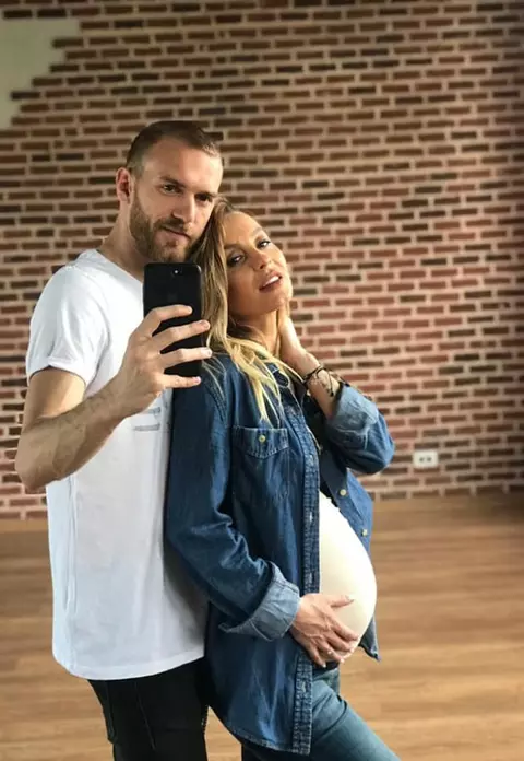 Flavia Mihășan a fost cerută în căsătorie. Dansatoarea a primit inelul de la iubit: "DA"