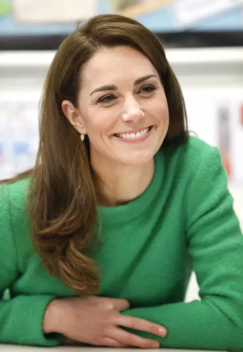 De ce apare Kate Middleton cu plasturi pe degete permanent. Fanii au intrat la idei...