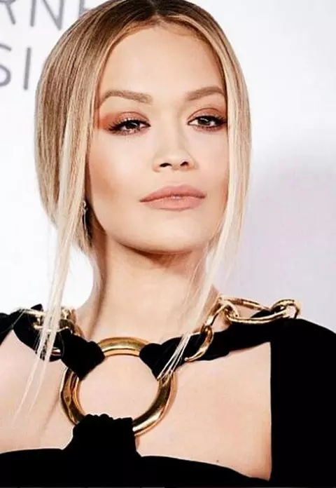 Bijuteriile artistei Rita Ora, în valoare de 4 milioane de dolari, uitate în avion!