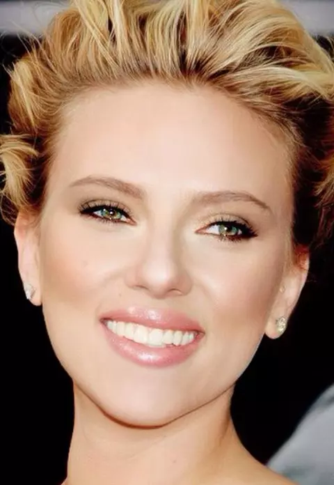 După doi ani de relație, Scarlett Johansson s-a logodit! Cine este viitorul soț al actriței