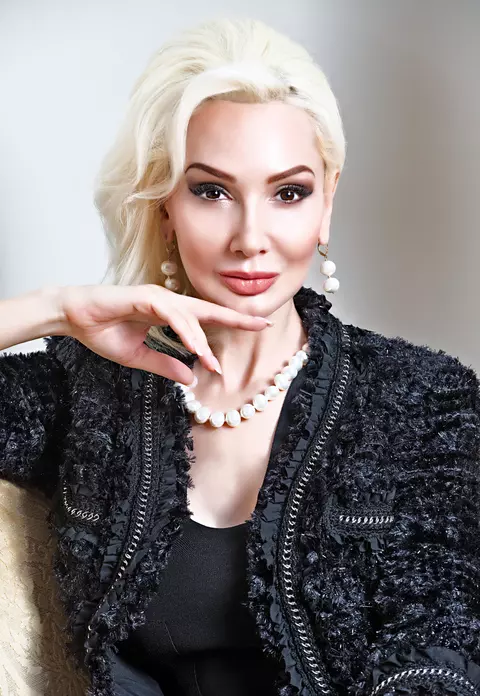(P) Ioana Lee: “Nicio zi din viața mea nu seamănă cu alta. “