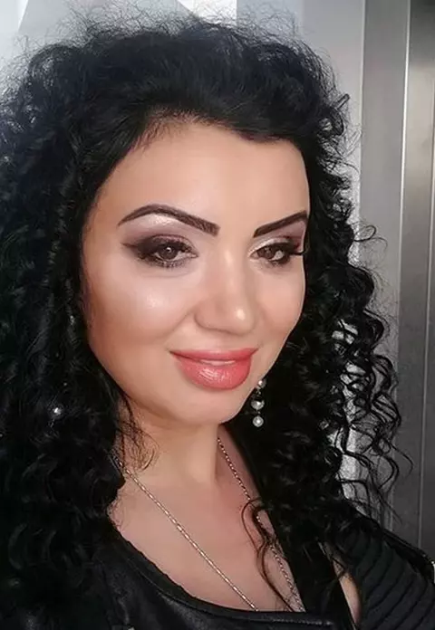 Adriana Bahmuțeanu a trecut pe lângă moarte! Vedeta a stat 6 ore în operație