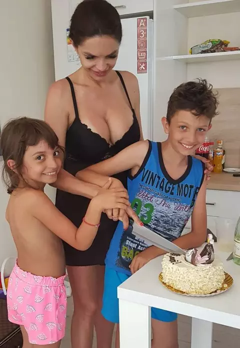 Cristina Spătar se mută lângă casa fostului soț: ”Să fim aproape de bunici”