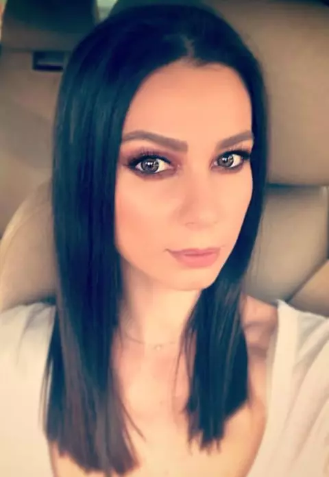 Iuliana Luciu, sexy în valurile mării. Vedeta își etalează siluetă la plajă