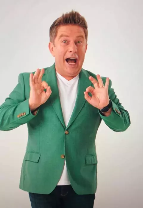 Actor versus prezentator TV versus tată. În ce postură se simte cel mai bine Pavel Bartoș