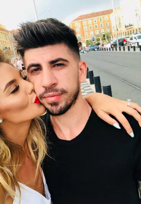 Ramona Olaru a divorțat la notar. Asistenta TV a semnat actele: ”A făcut totul pentru a-și salva căsnicia”