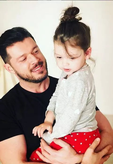 Ce salariu are Victor Slav la Kanal D și ce pensie alimentară îi dă fetiței pe care o are cu Bianca Drăgușanu