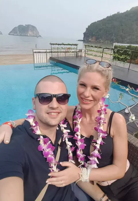 Hannelore de la INSULA IUBIRII şi-a pus silicoane. Cum arată în costum de baie
