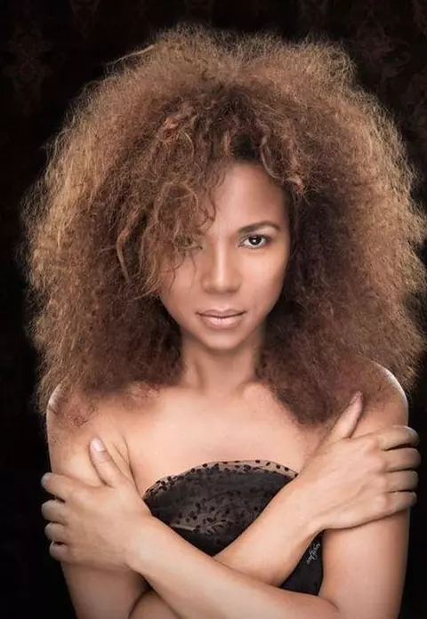 Nadine s-a retras din viaţa publică şi e total schimbată! Are un băiat de 9 ani, care îi seamănă leit