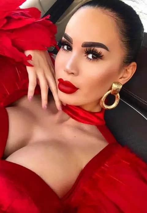 Cum arăta înainte de operațiile estetice Bianca Pop, ispita de la INSULA IUBIRII, care cere 100.000 de euro pe o noapte de amor