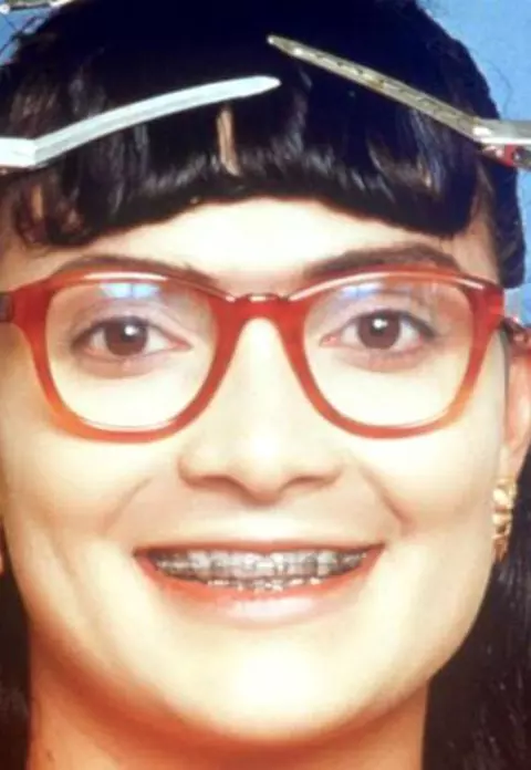 O mai ții minte pe "Betty cea urâtă"? La 46 de ani, actrița e tot mai frumoasă și arată senzațional în costum de baie!