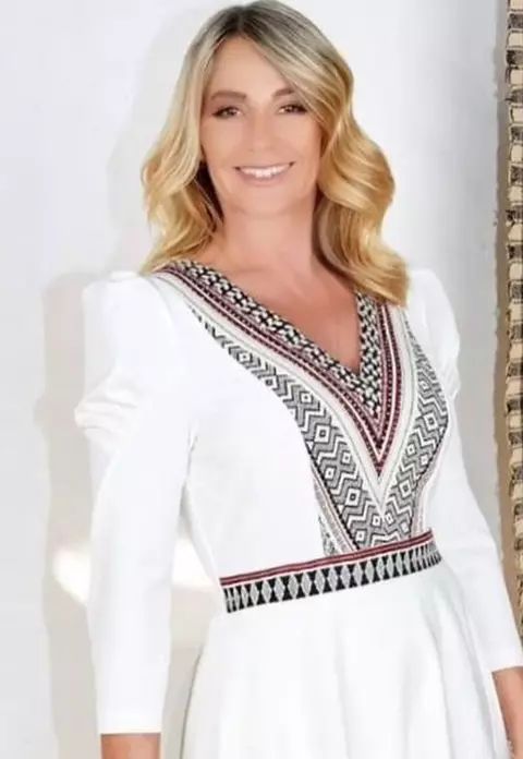 La 57 de ani, Nadia Comăneci arată senzațional în costum de baie. A atras toate privirile pe plajă