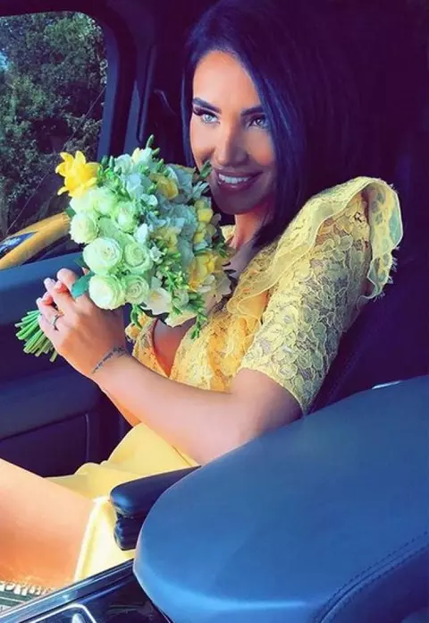 Adelina Pestriţu va avea şase domnişoare de onoare la nuntă, printre care şi câteva vedete. Ce reguli le-a impus viitoarea mireasă  