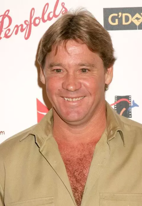 Îl mai știi pe Steve Irwin, "Vânătorul de crocodili"? Fiul lui în vârstă de 15 ani își riscă viața la fel ca tatăl său!