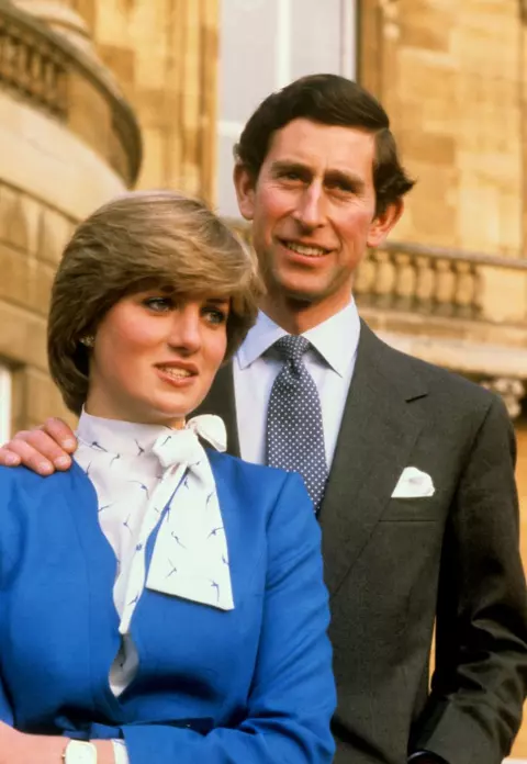 Detalii uluitoare ies la iveală despre relaţia dintre Prinţesa Diana şi Prinţul Charles: S-a aruncat pe scări, gravidă fiind!