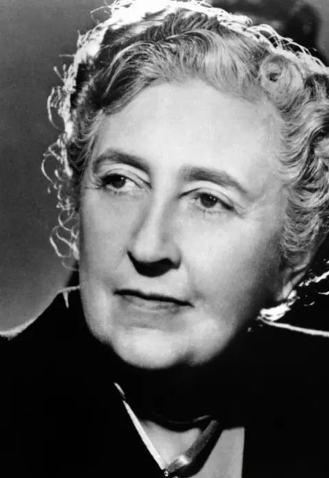 Agatha Christie, scriitoarea specializată în otrăvuri. Detalii din viața ”Reginei crimei”