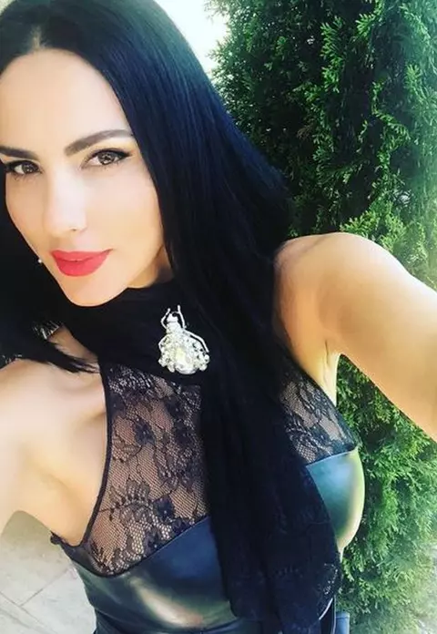 Lavinia Pârva, în rochie mini la trei luni după ce a născut. Așa a ieșit soția lui Ștefan Bănică din casă