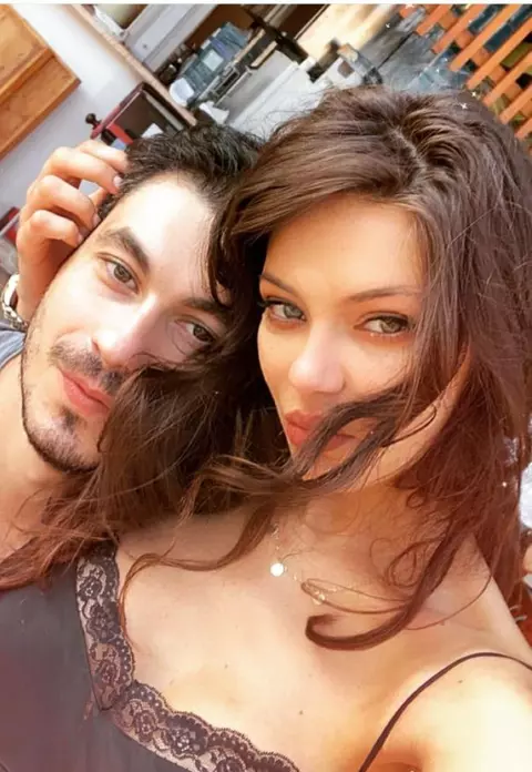 Vica Blochina l-a trimis pe Edan, fiul ei şi al lui Victor Piţurcă, în vacanţă cu fratele vitreg, Alex şi Cristina Ich